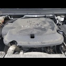 2019 chevy/gmc  complete engine  low miles 80k miles