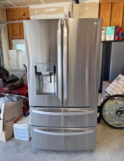 LG Refrigerator 28 cu ft