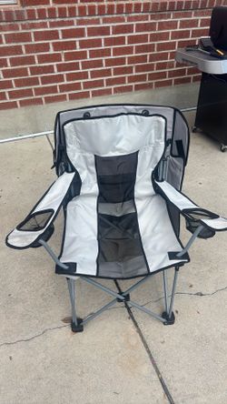 Sports chair with shade and backpack straps
