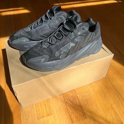 Yeezy 700 MVN black