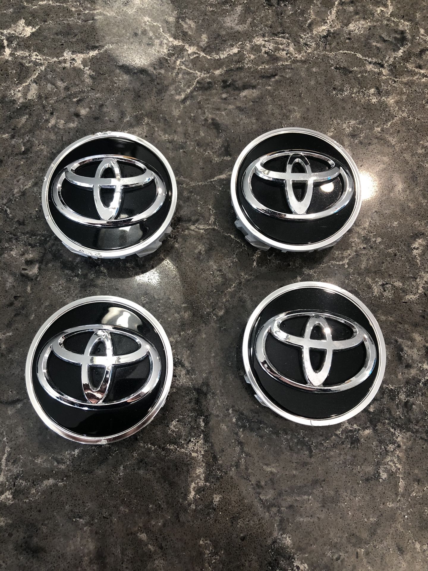 4x TOYOTA WHEEL RIMS CENTER HUB CAP CAPS BLACK BASE CHROME LOGO 62MM CAMRY +MORE