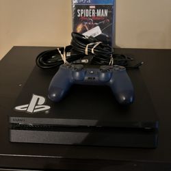 Sony PlayStation 4 With Controller & Game
