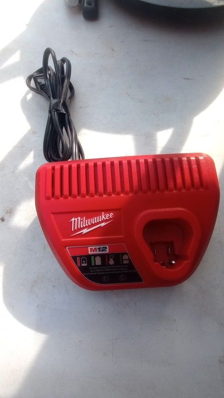 Milwaukee M12 12Volt Charger
