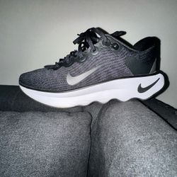 Nike Motiva DV1238-001 women size 11