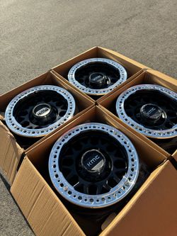 FINANCING AVAILABLE KMC KM235 Grenade Crawl Beadlock 8x6.5 17" Wheels