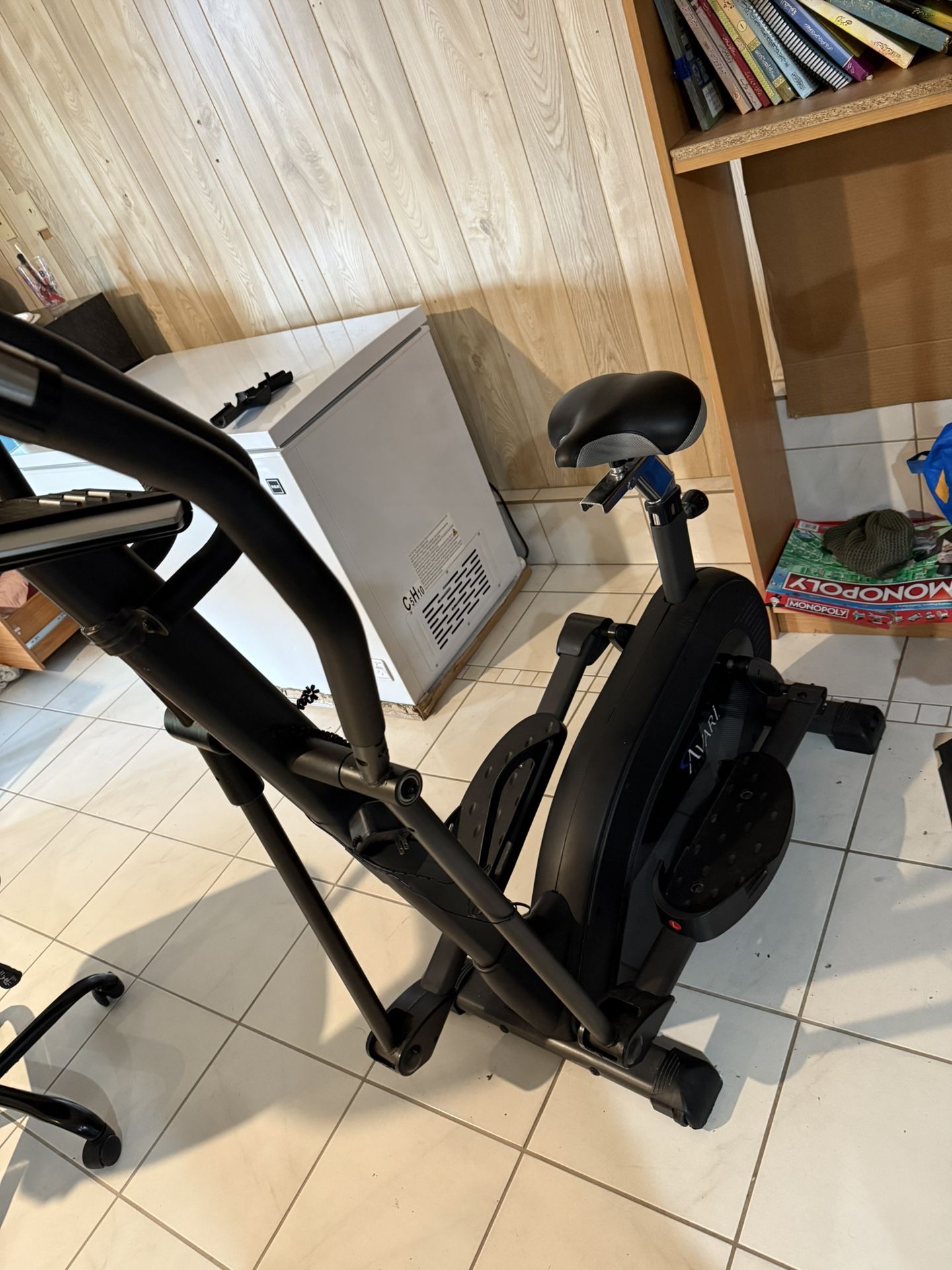 Avari elliptical Machine