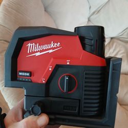 Milwaukee Geen Laser Level And Plumb