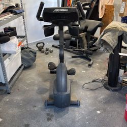 Life Fitness C9i Stationary Bike