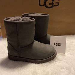 KIDS WEATHER PROOF UGGS SIZE 1
