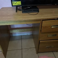Bedroom Set Comes With Big Wooden Mirror