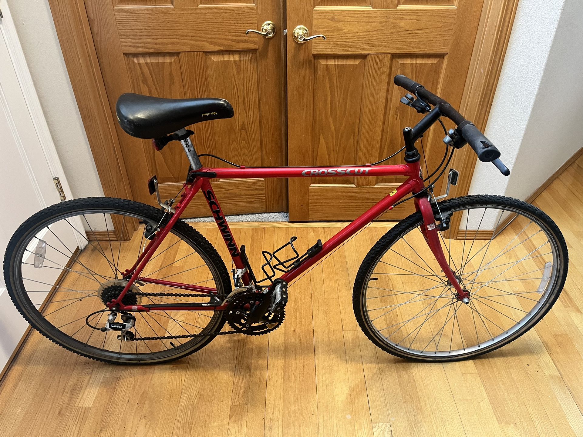 Schwinn Crosscut Hybrid Bike & Spare tires & Innertubes