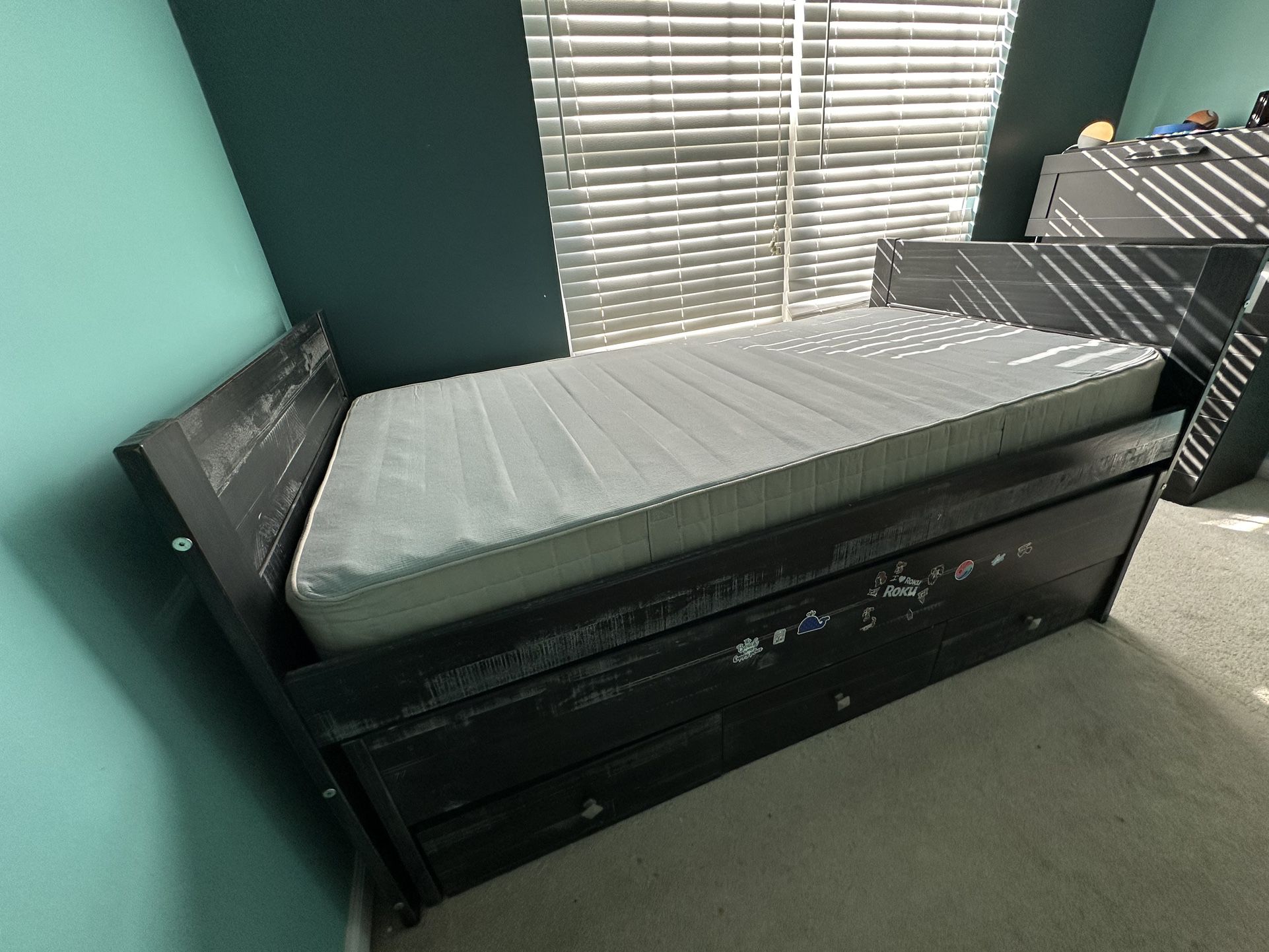 Wooden  Trundle Bed