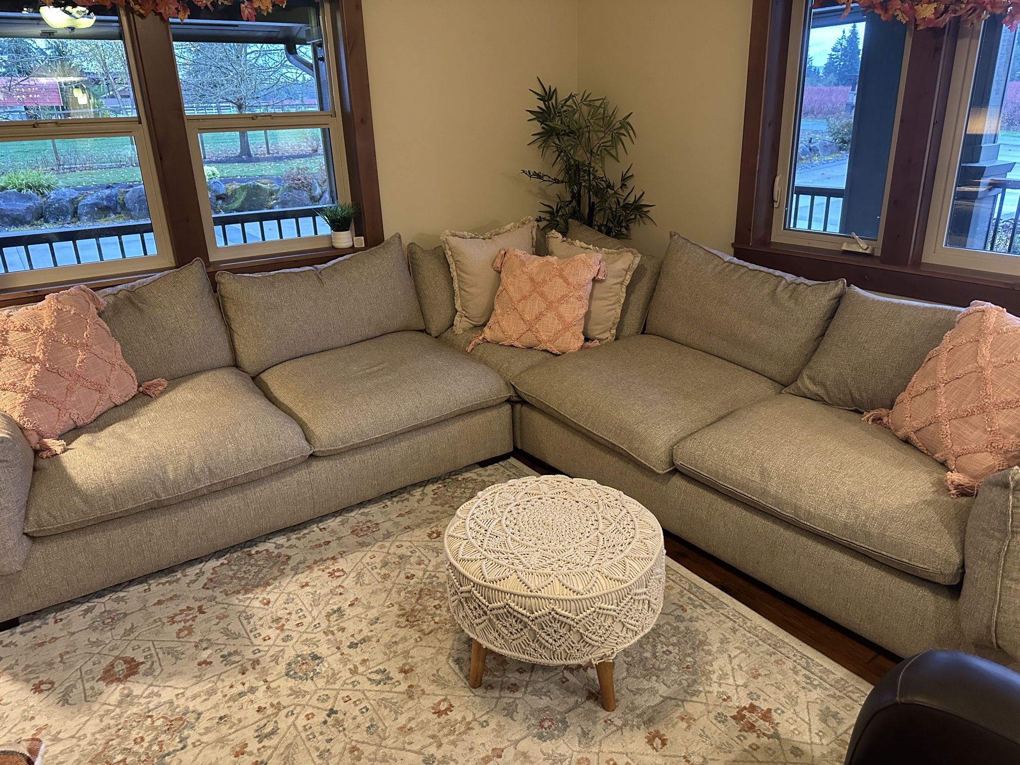 Sectional sofa couch. Like New!