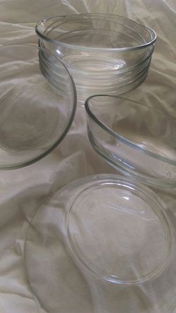 Set of 8 clear glass bowls