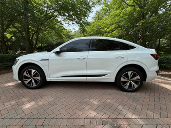 2024 Audi Q8 Sportback e-tron in excellent condition