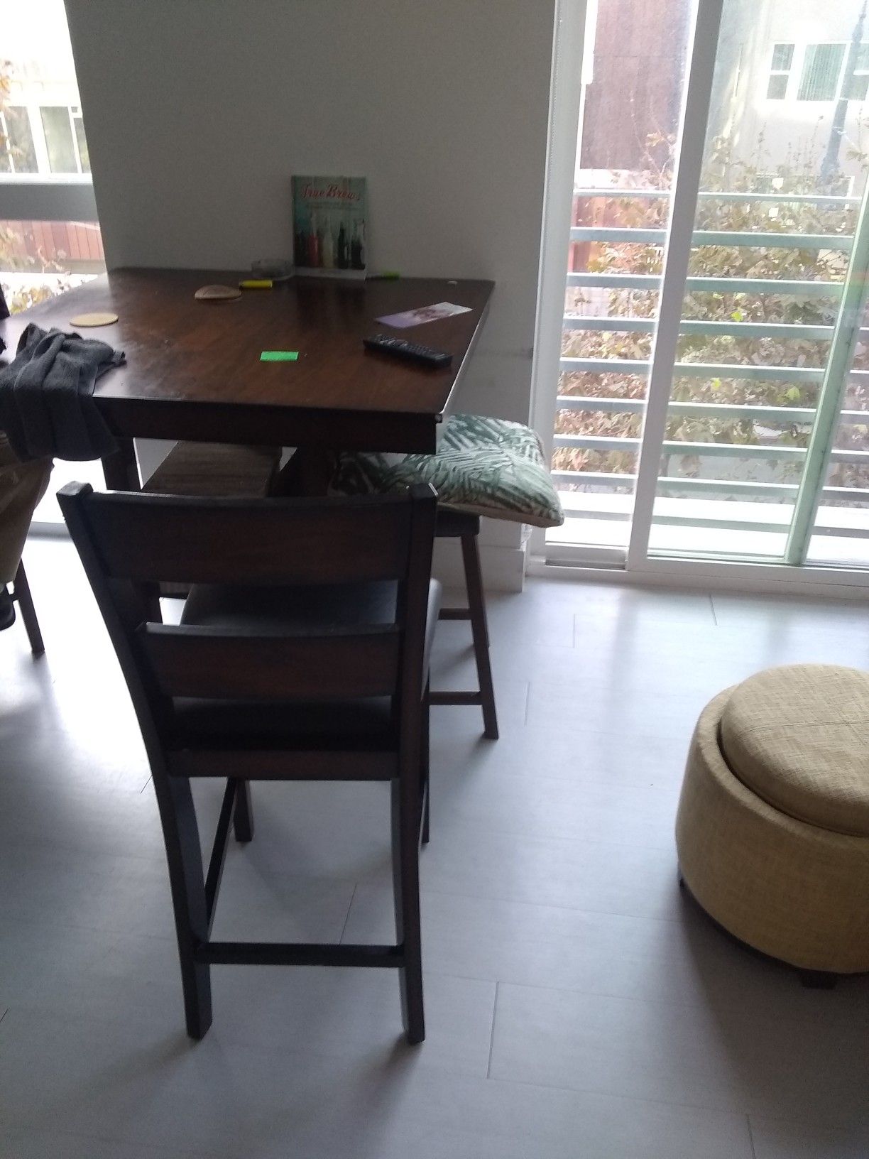 Dining room table w/ 4 chairs