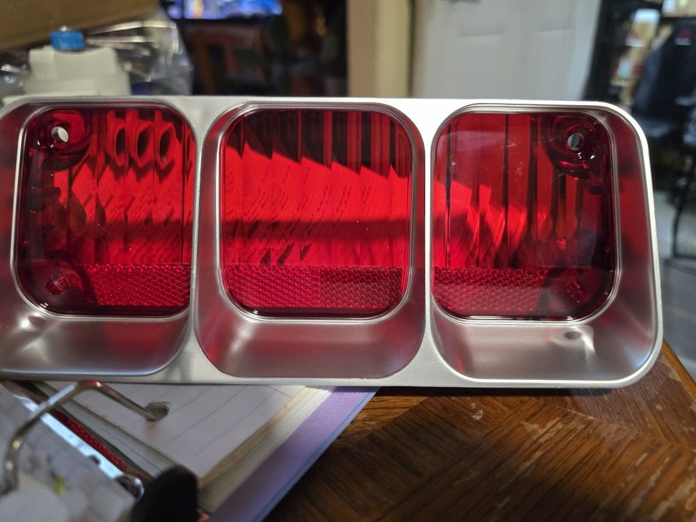 Restoparts lower Taillights Lenses Set 1972 Cutless And 442 Except Wagon # 381