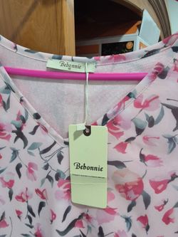 Womens cute blouse New With Tags