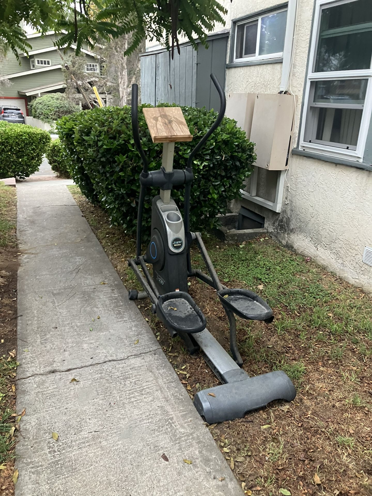 Free Working Elliptical Exercise Machine