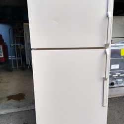 G.E Refrigerator Freezer Fridge 