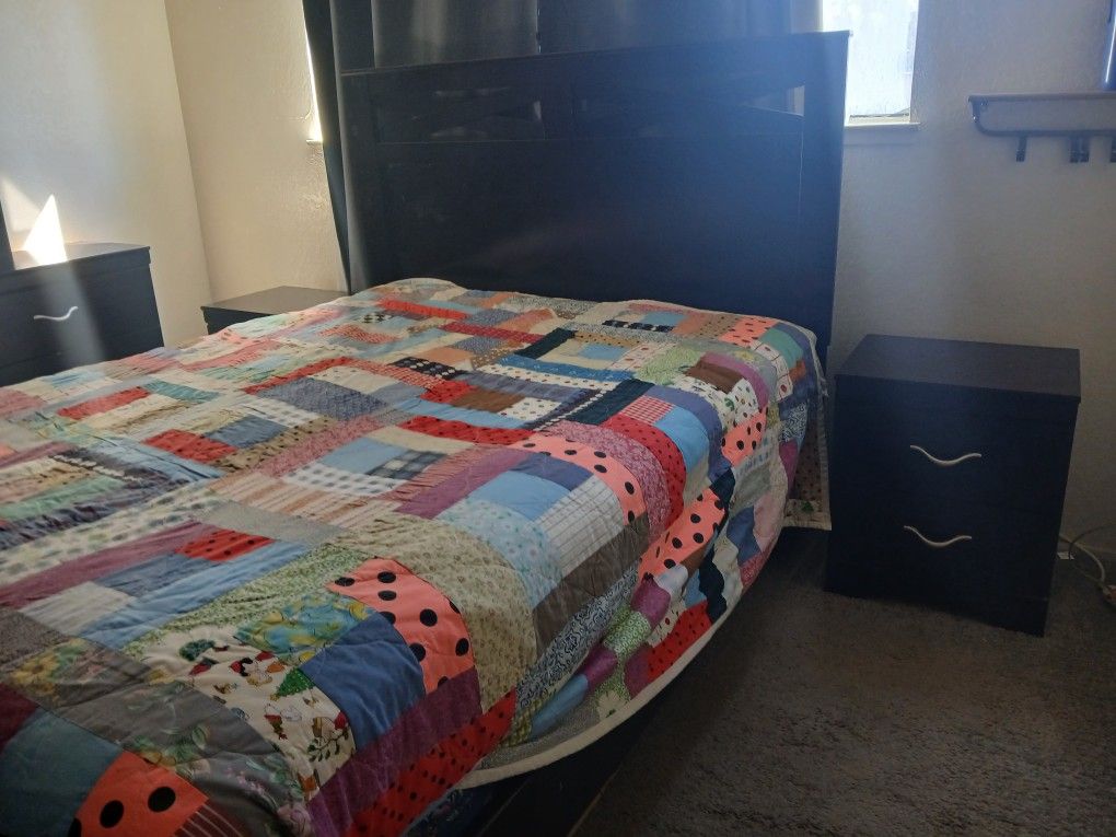 5 Piece Expresso Queen Bedset