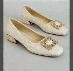 NWOT, Miaoqu, Elegant Offwhite Lace Women's Shoes.Heel's Height:1". Size:10.5.