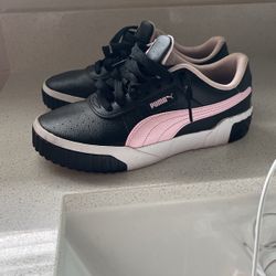 Women’s Pumas Size 6 