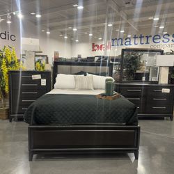 King or queen bedroom set / Includes: Headboard, Footboard, side rails , dresser, mirror and nightand.