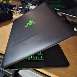 Razer Blade 14  Touchscreen Gaming PC i7-2,60GHz-CPU 16GB Ram 512GB NVMe M.2 SSD GPU GTX 