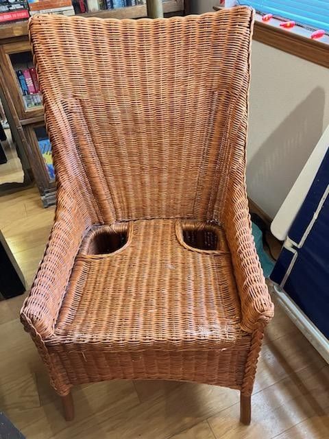 6 Wicker Chairs 