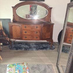 Mahogany  Sidepiece Or Buffet/with Av Oval Beveled Mirror.