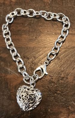 Filigree silver heart bracelet