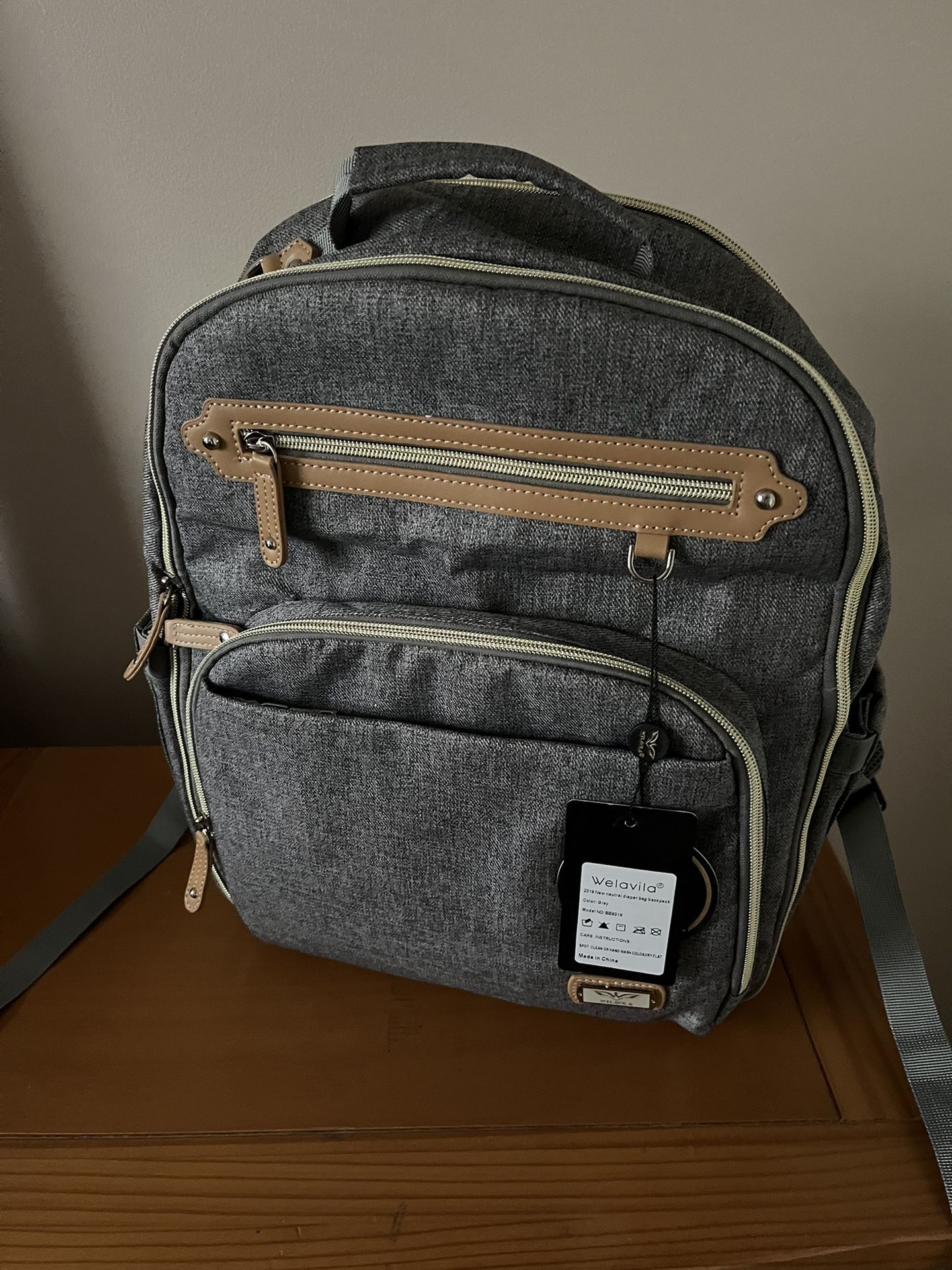 It’s A Brand New diaper bag the color is gray has so many pocket never been used