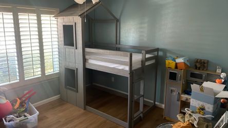 Kids bunk bed