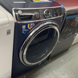 New Scratch And Dent GE Front Load Washer. 1 Year Warranty 