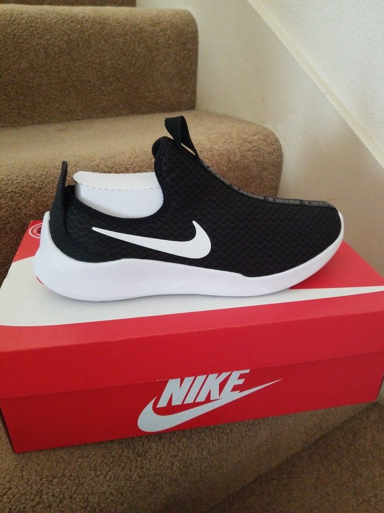 Nike slip on viale best sale