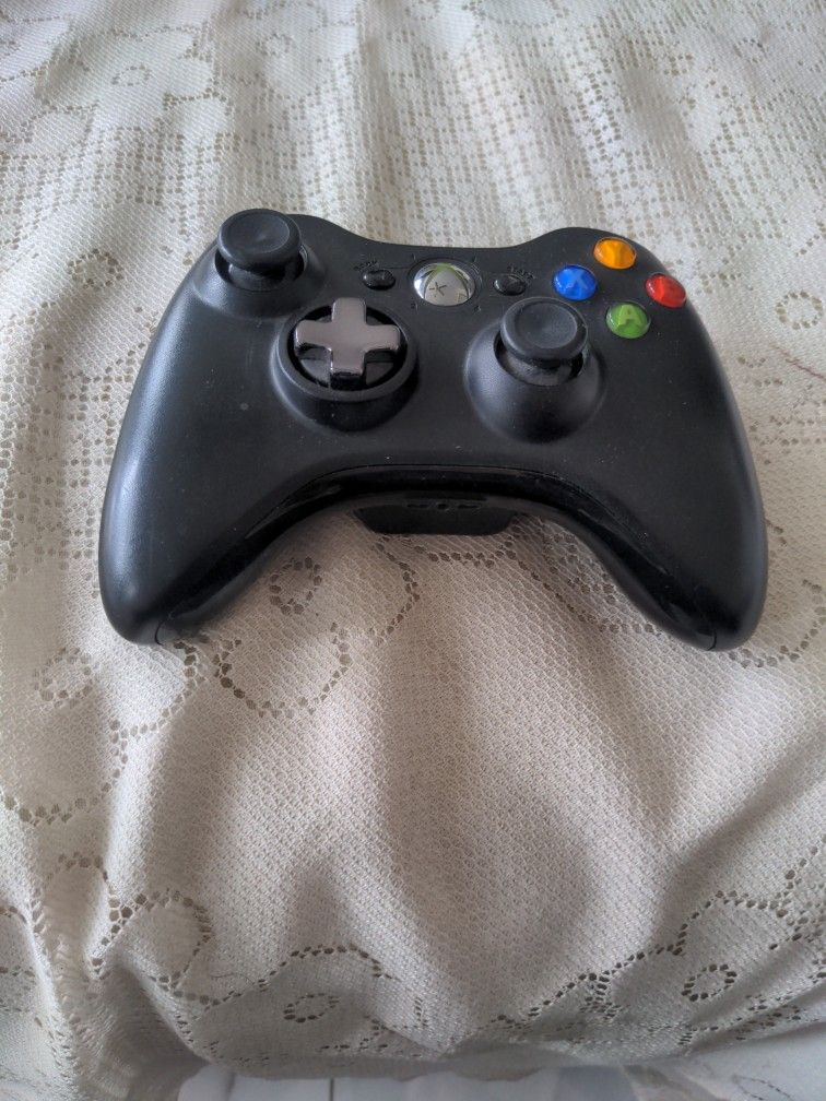 Xbox 360 Controller Used Good Working Condition.