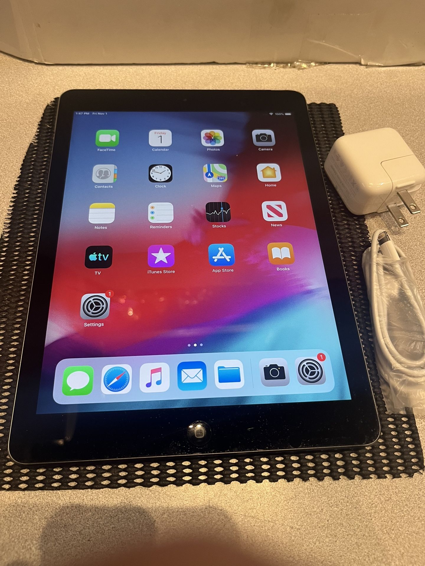 Apple iPad AIR 1st Gen 32GB 9.7” WiFi+ Cellular UNLOCKEDGray for Sale