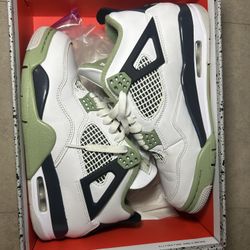 Seafoam 4s Sz 6.5 Mens , 8 Womans . 9/10 Good Condo