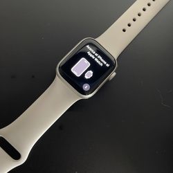 Apple Watch Starlight Series 8 GPS 41mm Size S/M