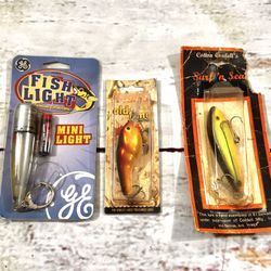 Vintage fishing lot includes  -GE flashlight fish flashlight  -Bagley all time favorite lure -cotton Cardells surf n sea lure 