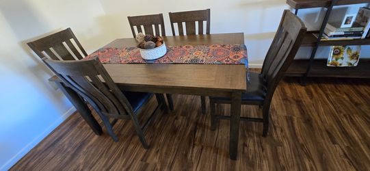 WOOD DINING ROOM TABLE 
