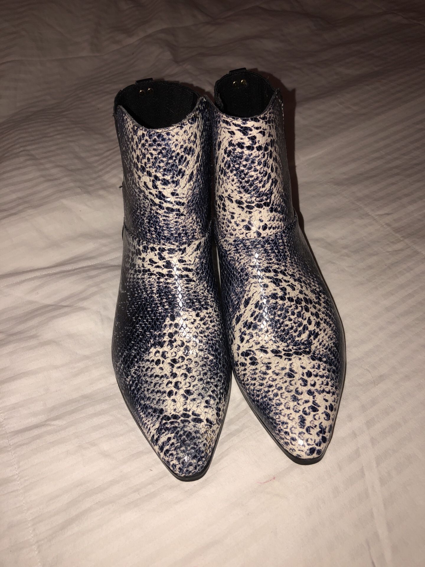 Calvin Klein leather snake skin booties for Sale in Scottsdale, AZ - OfferUp Calvin Klein leather snake skin booties for Sale in Scottsdale, AZ - OfferUp