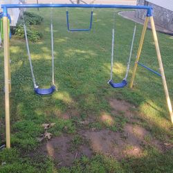Swingset With Pull Up Bar