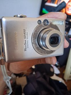 Canon powershot SD400 digital elph camera