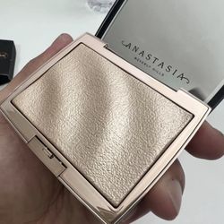 Anastasia Beverly Hills Amrezy Highlighter (Brand New)