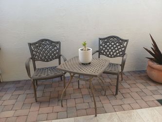 Metal Patio Table & Chairs (4)