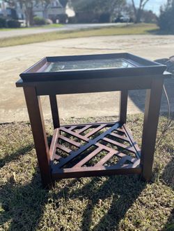 Cozy Glass-Top End Table w/ Geometric Shelf (Espresso)