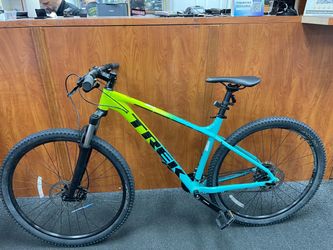 Trek bike marlin 5 18.5” M/L frame