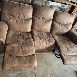 Reclining Sofa With Soft Fabric Material 